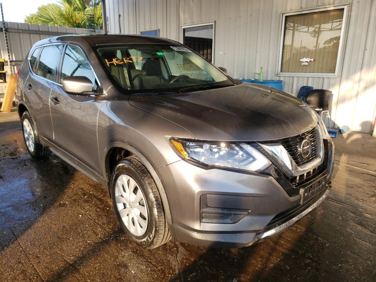 NISSAN ROGUE S 2018 with VIN KNMAT2MV8JP534014 - Photo from auction