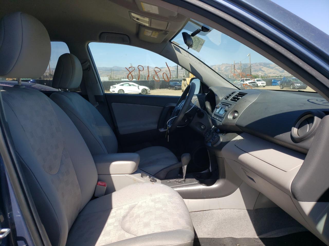 Photo 5 from auction – 2012 TOYOTA RAV4 with VIN 2T3ZF4DV0CW126152