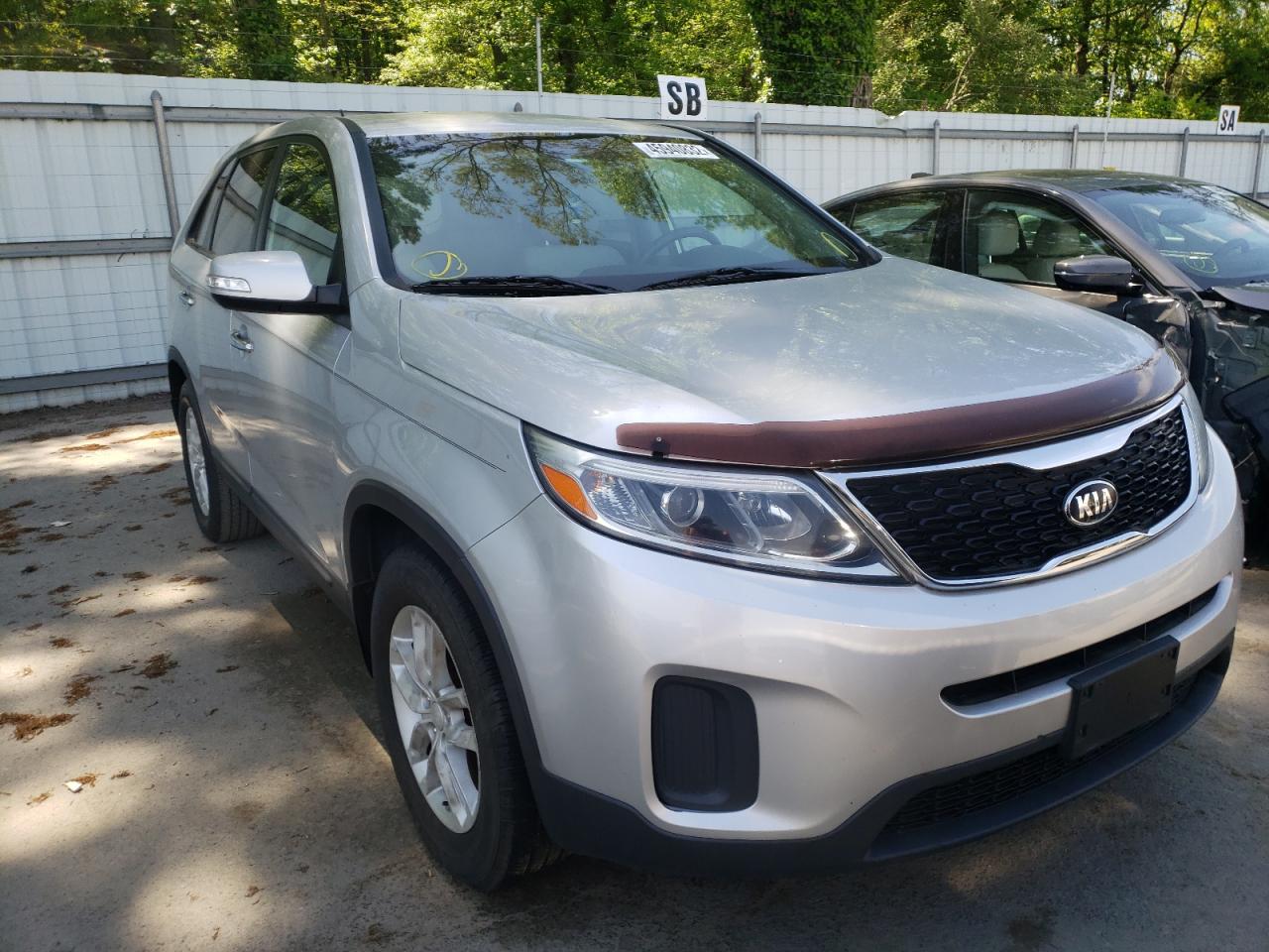 KIA SORENTO 2015 with VIN 5XYKT3A64FG576780 - Photo from auction