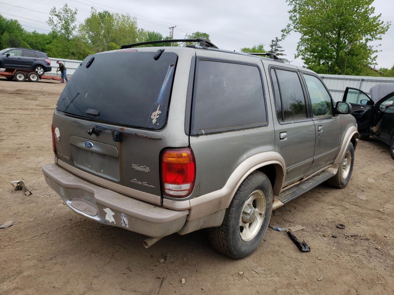 Photo 4 from auction – 2000 FORD EXPLORER E with VIN 1FMZU74E4YUB50767