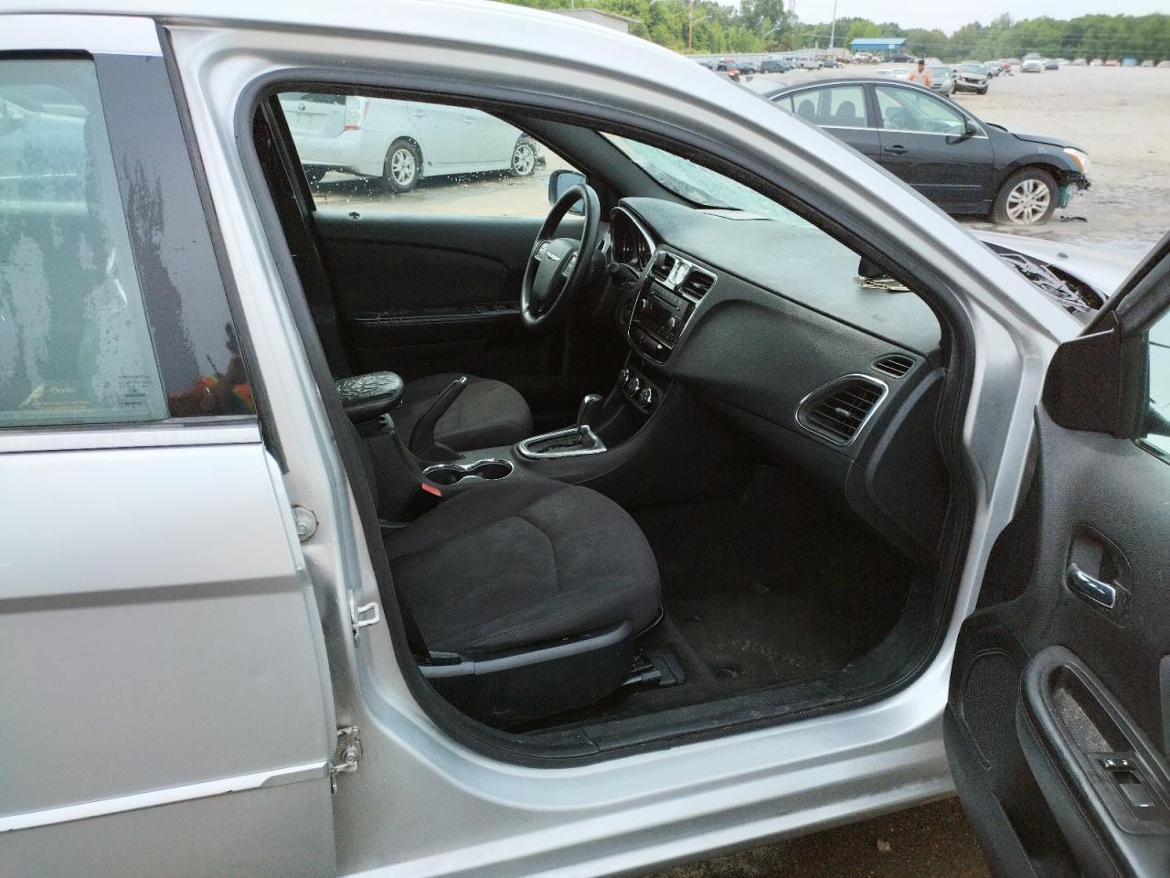 Photo 5 from auction – 2012 CHRYSLER 200 LX with VIN 1C3CCBAB6CN317163