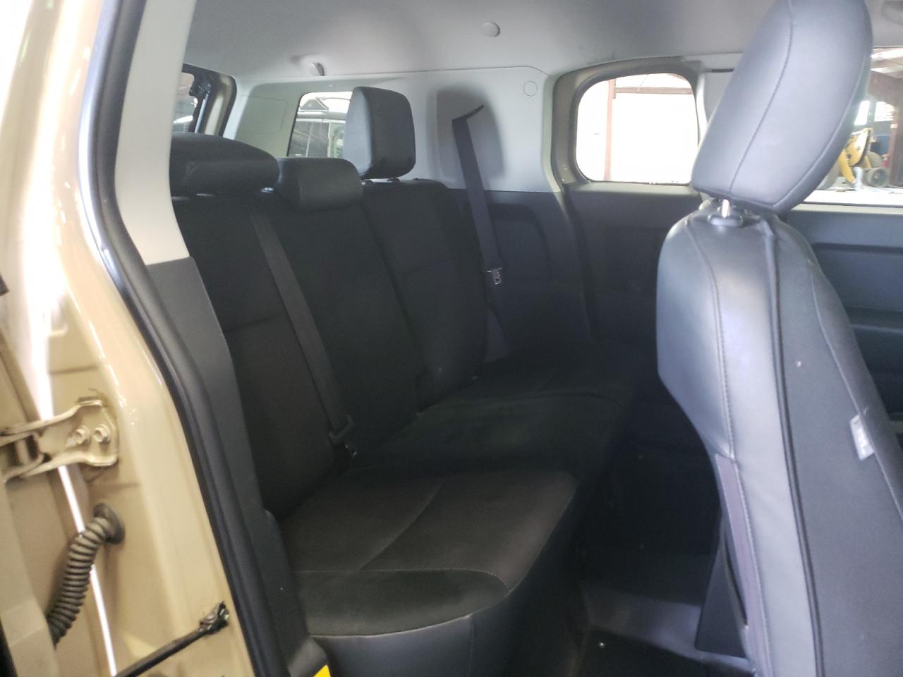 Photo 6 from auction – 2011 TOYOTA FJ CRUISER with VIN JTEBU4BF2BK103560