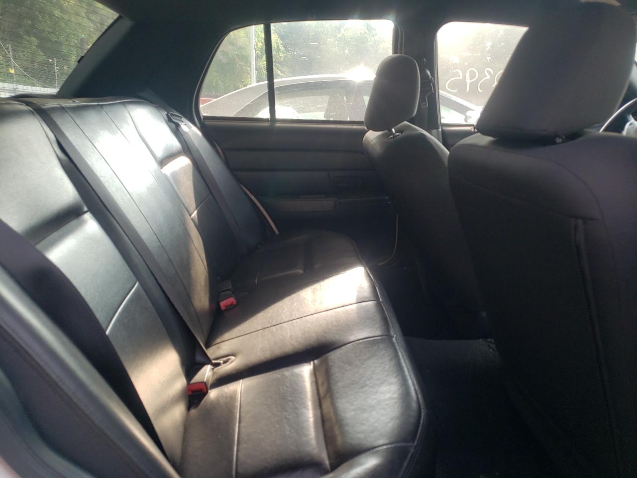 Photo 6 from auction – 2006 FORD CROWN VICT with VIN 2FAFP71W56X125982