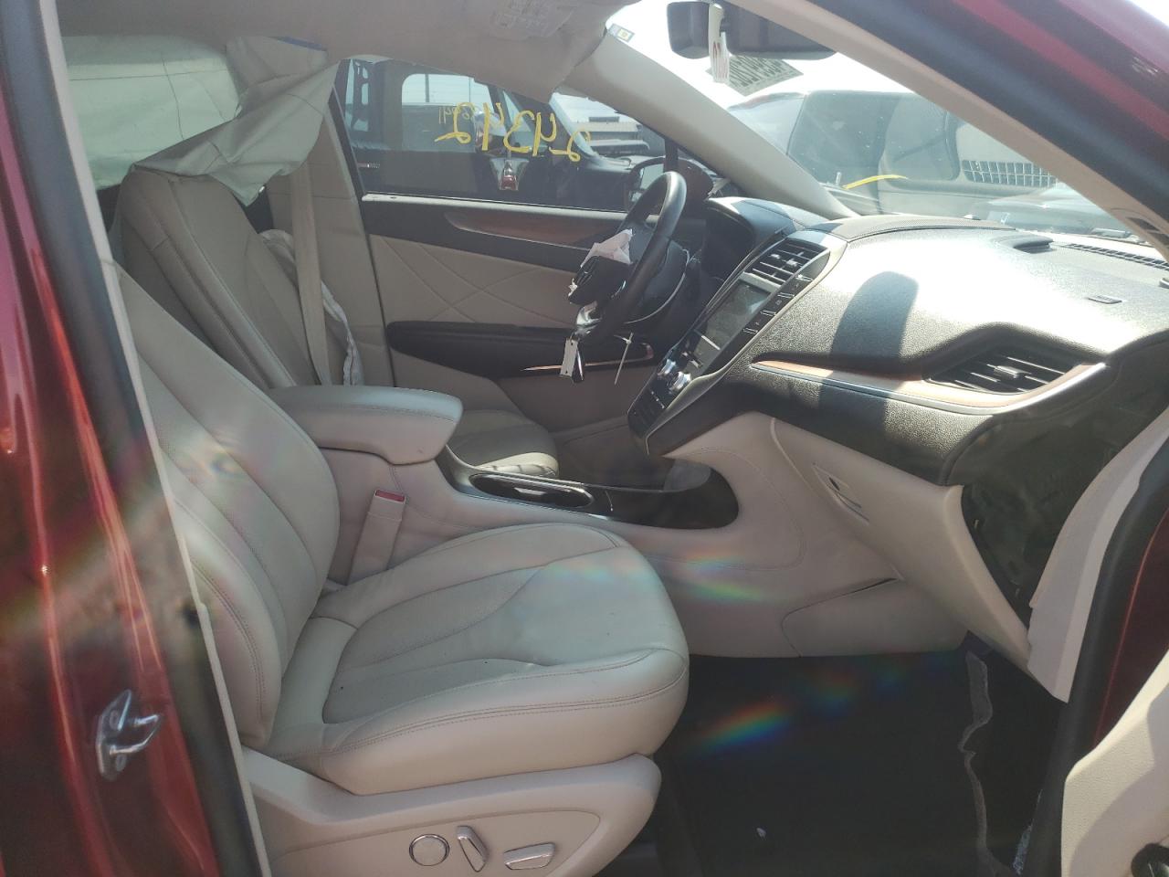 Photo 5 from auction – 2018 LINCOLN MKC SELECT with VIN 5LMCJ2C99JUL21537