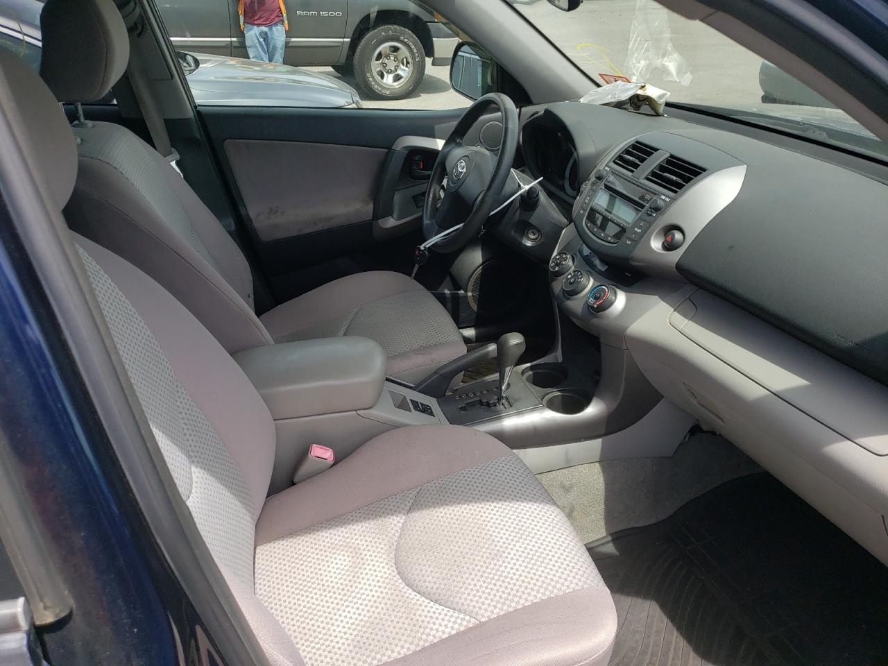 Photo 5 from auction – 2007 TOYOTA RAV4 with VIN JTMBD33V576027045