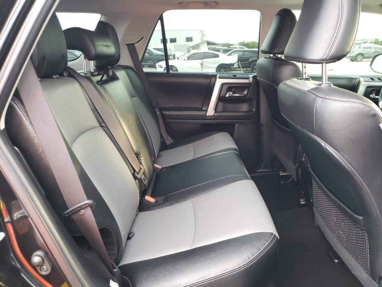 Photo 6 from auction – 2020 TOYOTA 4RUNNER SR with VIN JTEZU5JR1L5226444