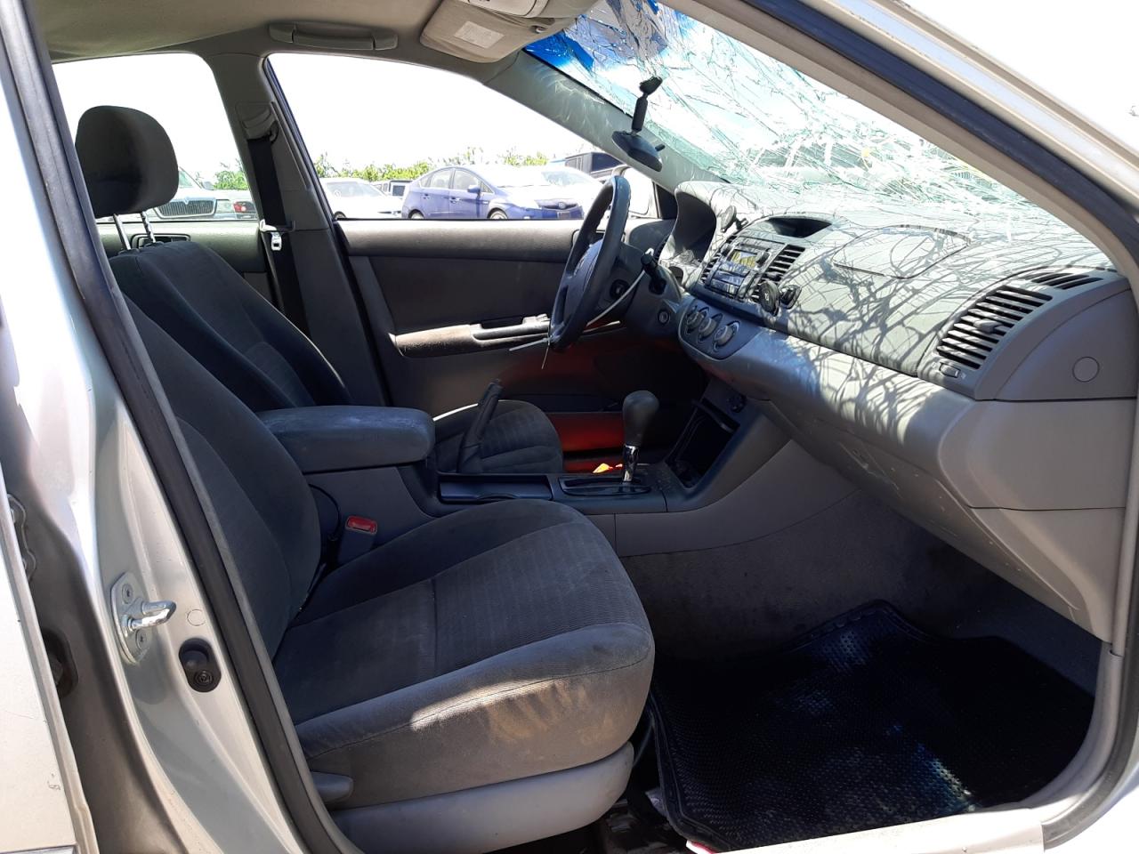 Photo 19 from auction – 2005 TOYOTA CAMRY LE with VIN 4T1BE32K95U977918
