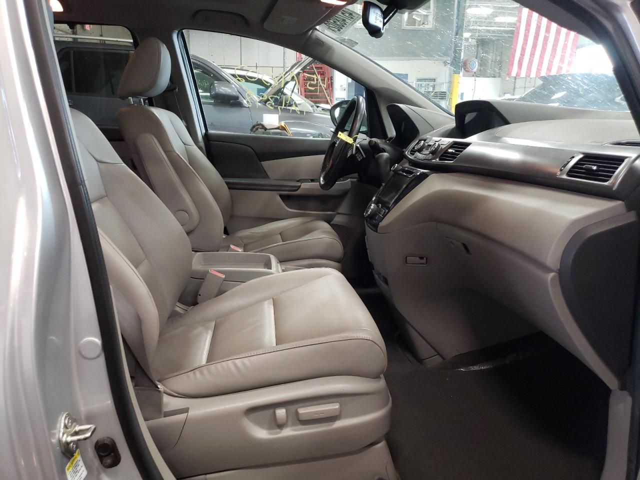 Photo 5 from auction – 2014 HONDA ODYSSEY EX with VIN 5FNRL5H68EB033521