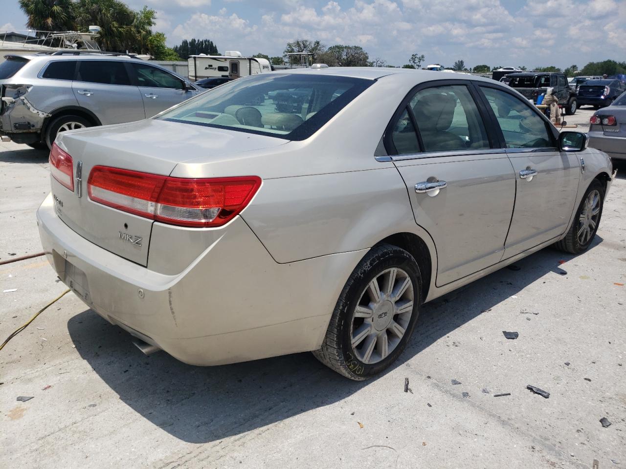 Photo 4 from auction – 2010 LINCOLN MKZ with VIN 3LNHL2GC3AR751659