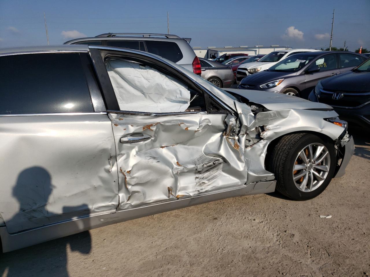 Photo 9 from auction – 2015 INFINITI Q50 BASE with VIN JN1BV7AR9FM415063