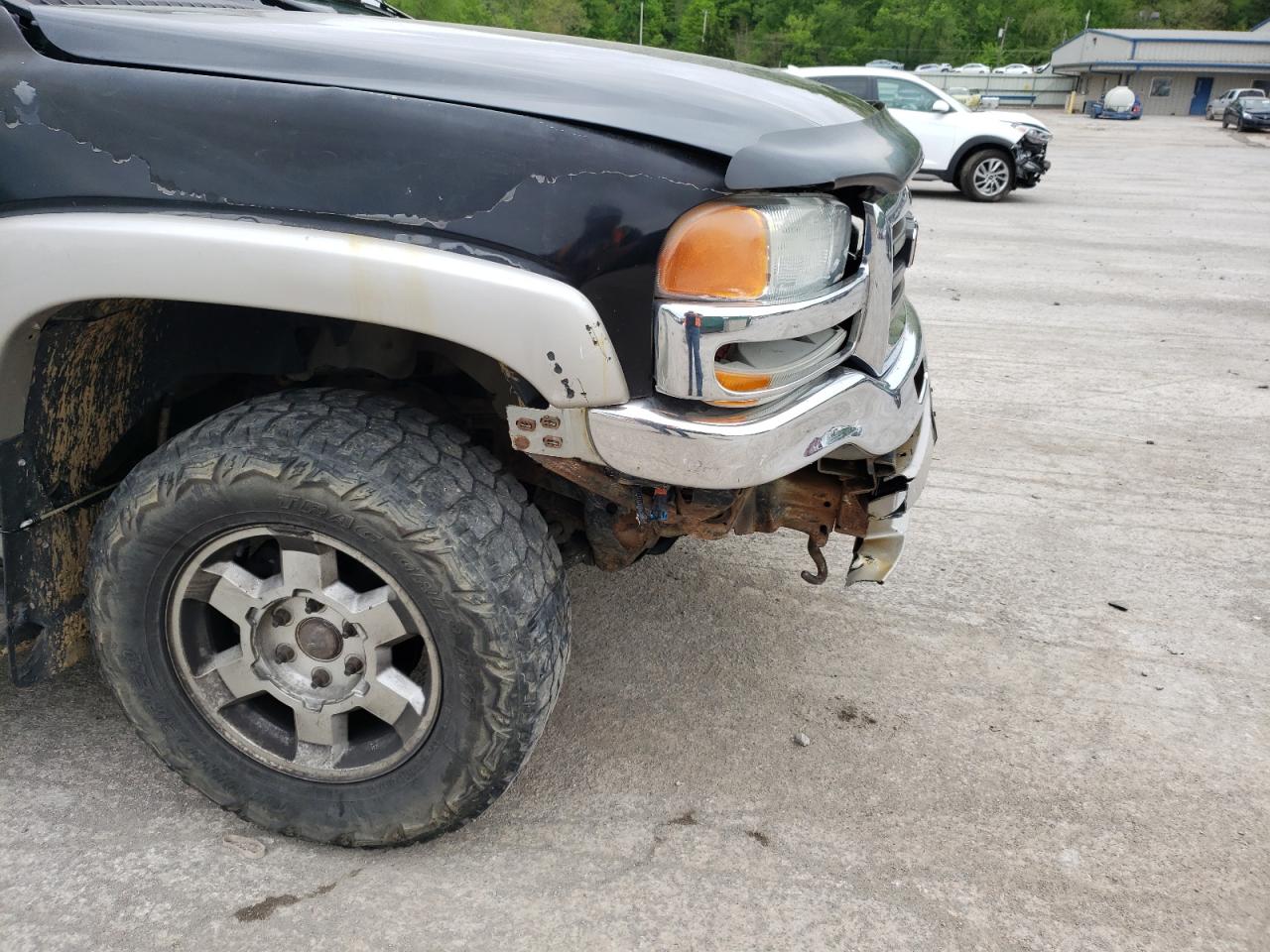 Photo 9 from auction – 2004 GMC NEW SIERRA with VIN 2GTEK19T041138019