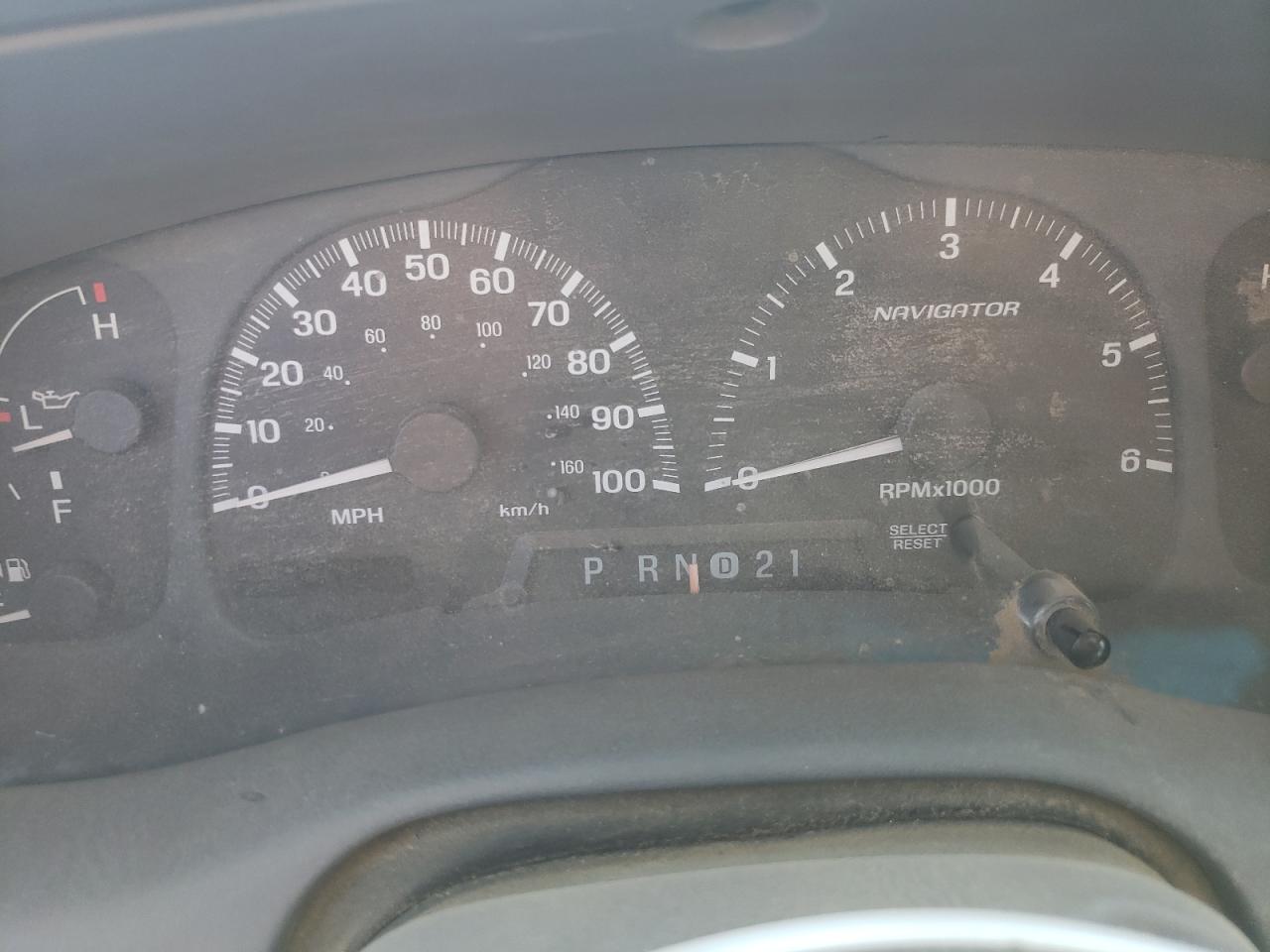 Photo 8 from auction – 2002 LINCOLN NAVIGATOR with VIN 5LMFU28R72LJ10387