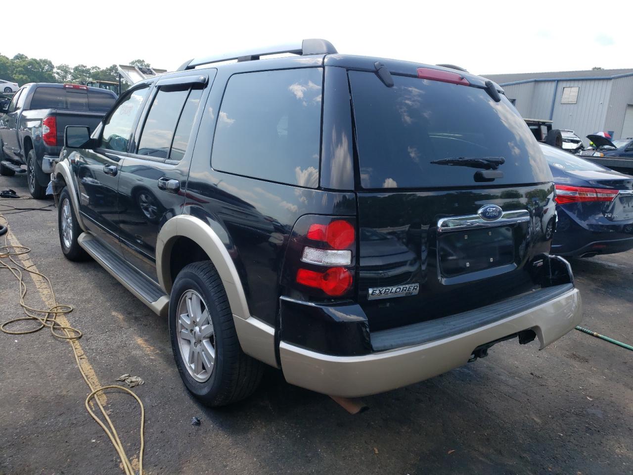 Photo 3 from auction – 2007 FORD EXPLORER E with VIN 1FMEU64827UB12973