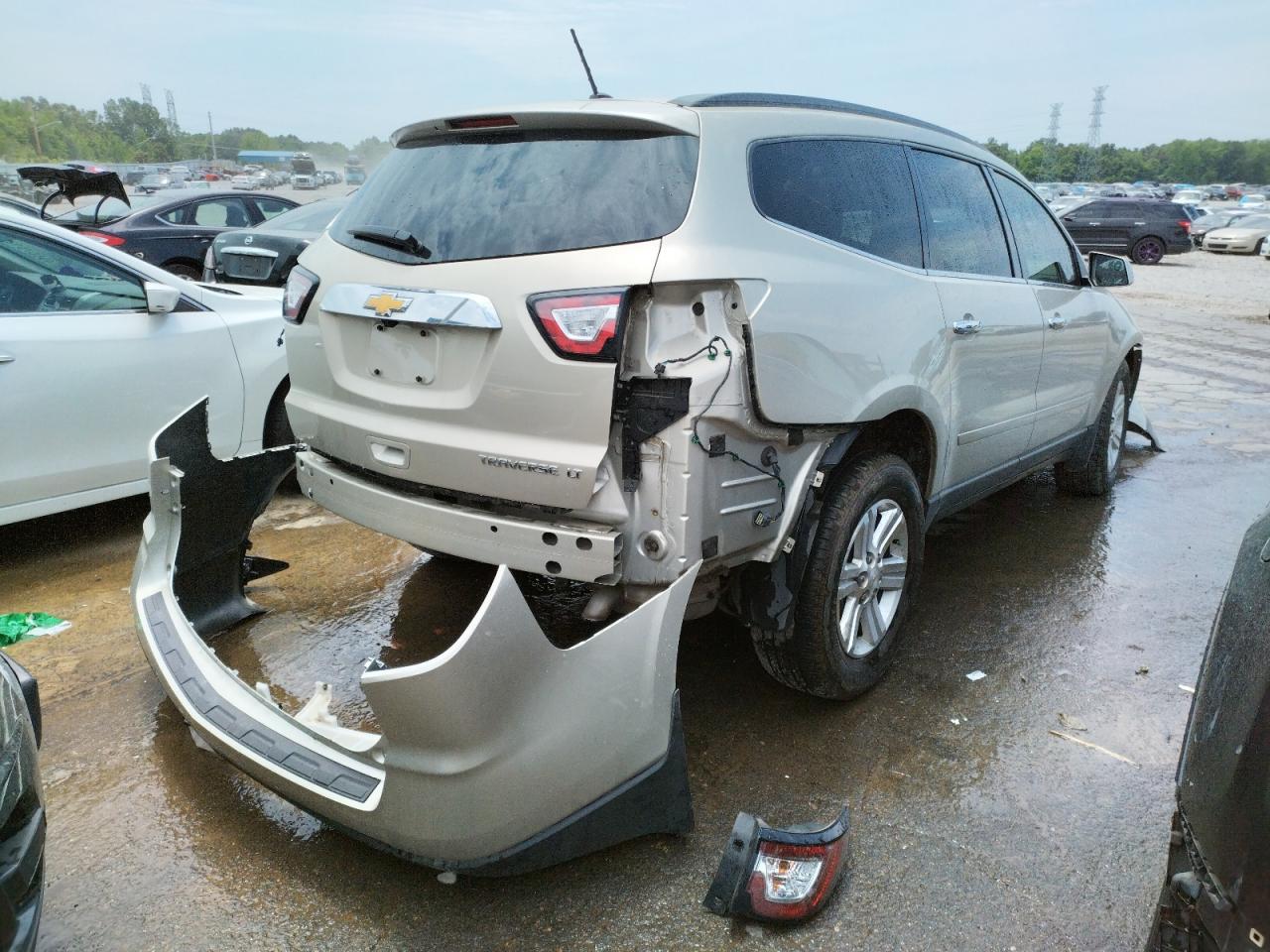 Photo 4 from auction – 2014 CHEVROLET TRAVERSE L with VIN 1GNKRHKDXEJ244342