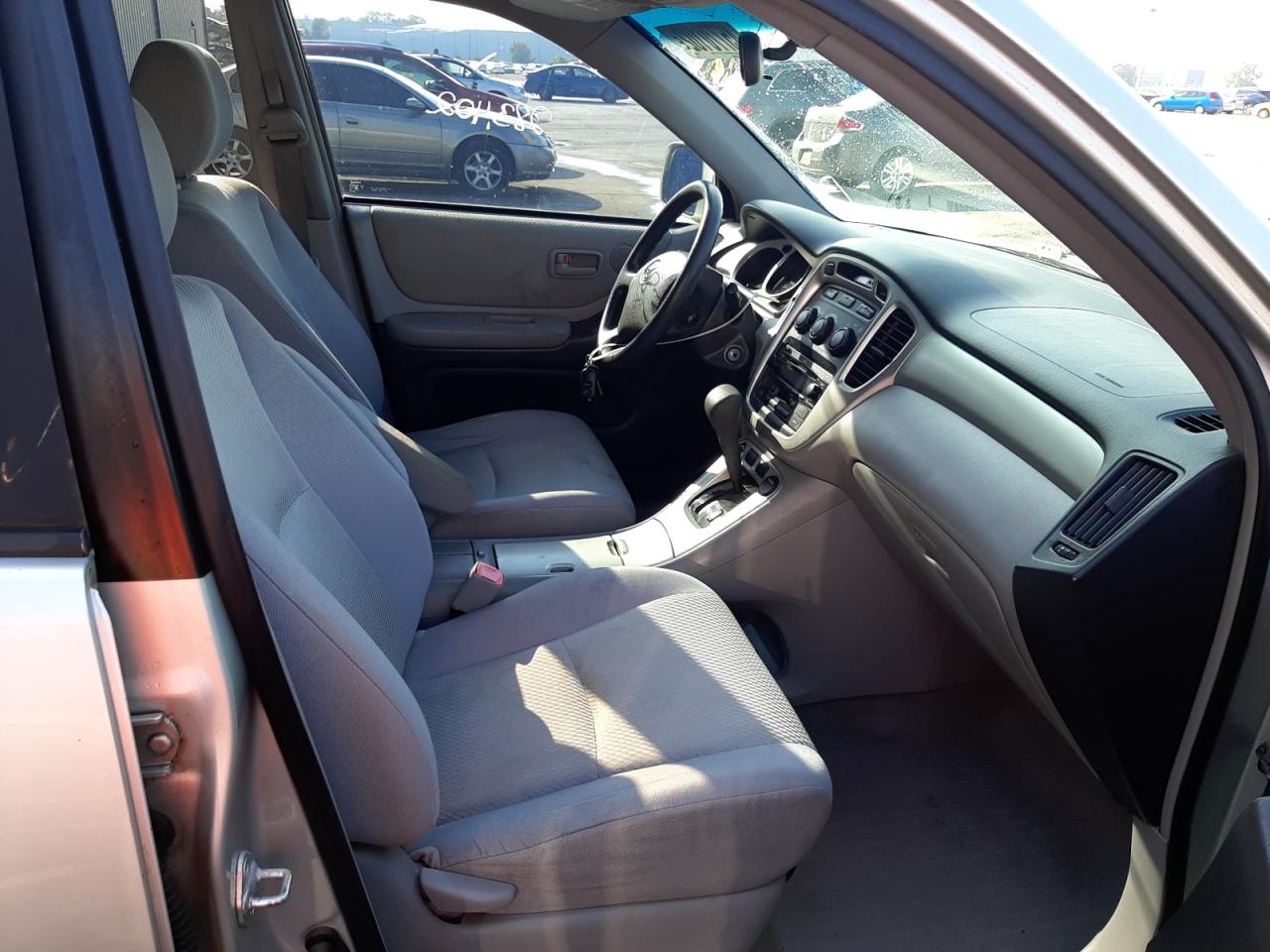 Photo 5 from auction – 2004 TOYOTA HIGHLANDER with VIN JTEGD21A040083159