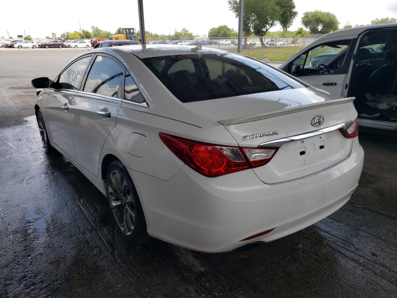 Photo 3 from auction – 2013 HYUNDAI SONATA SE with VIN 5NPEC4ACXDH621221