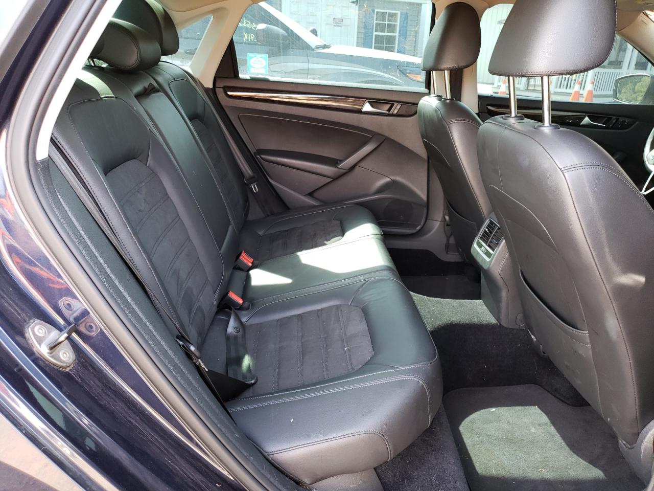 Photo 6 from auction – 2014 VOLKSWAGEN PASSAT SEL with VIN 1VWCN7A33EC031990
