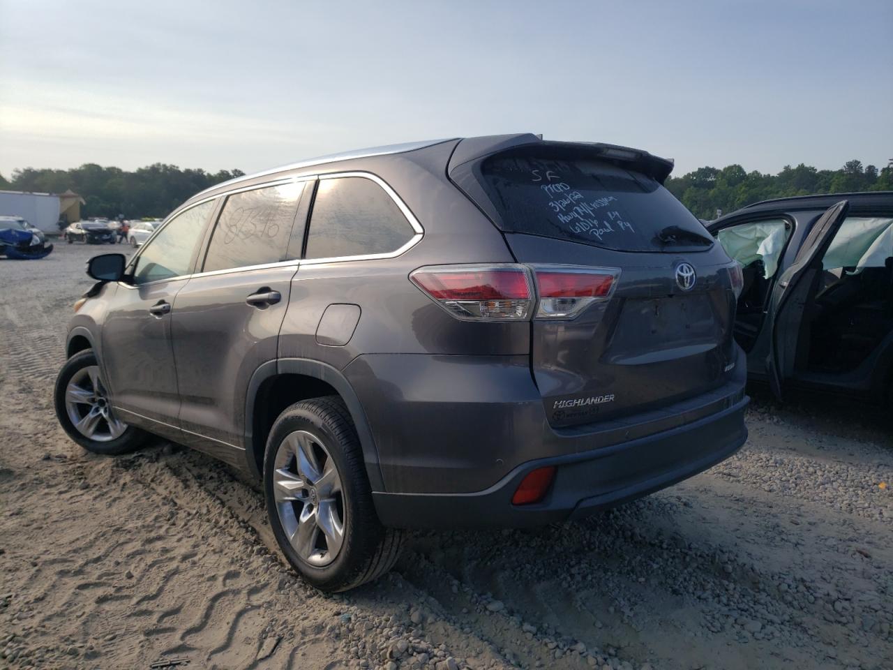 Photo 3 from auction – 2015 TOYOTA HIGHLANDER with VIN 5TDYKRFH7FS119393