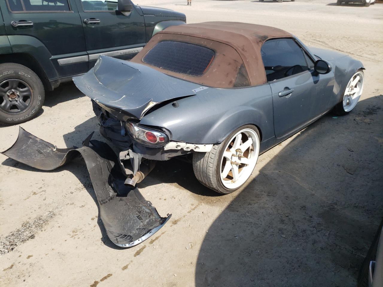 Photo 4 from auction – 2006 MAZDA MX-5 MIATA with VIN JM1NC25F160100896