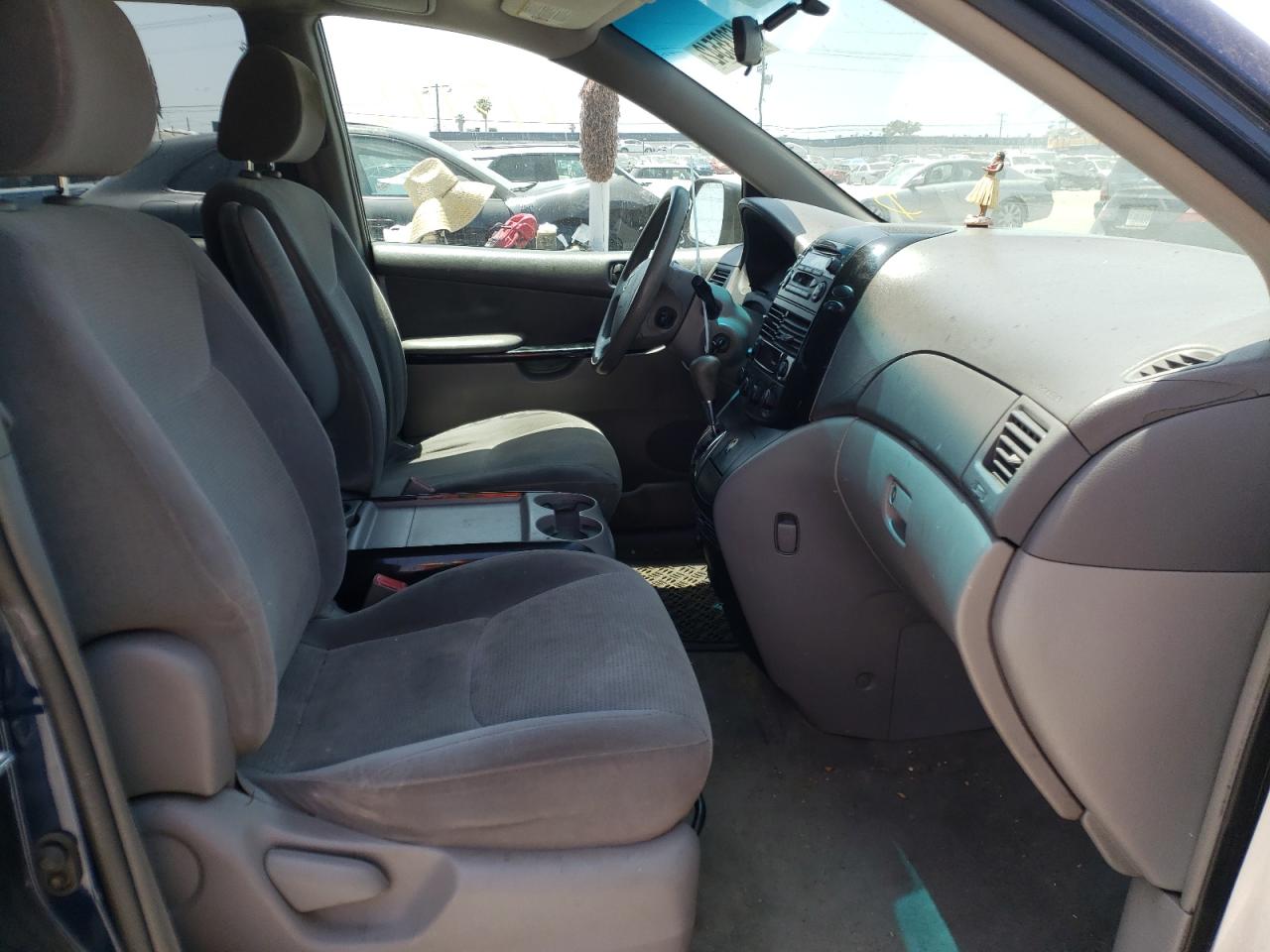 Photo 5 from auction – 2004 TOYOTA SIENNA with VIN 5TDZA23C74S076582