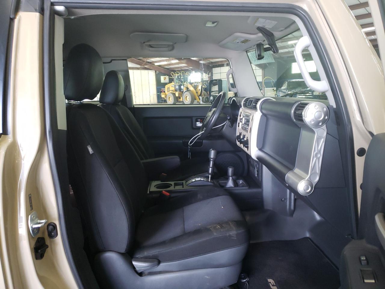 Photo 5 from auction – 2011 TOYOTA FJ CRUISER with VIN JTEBU4BF2BK103560