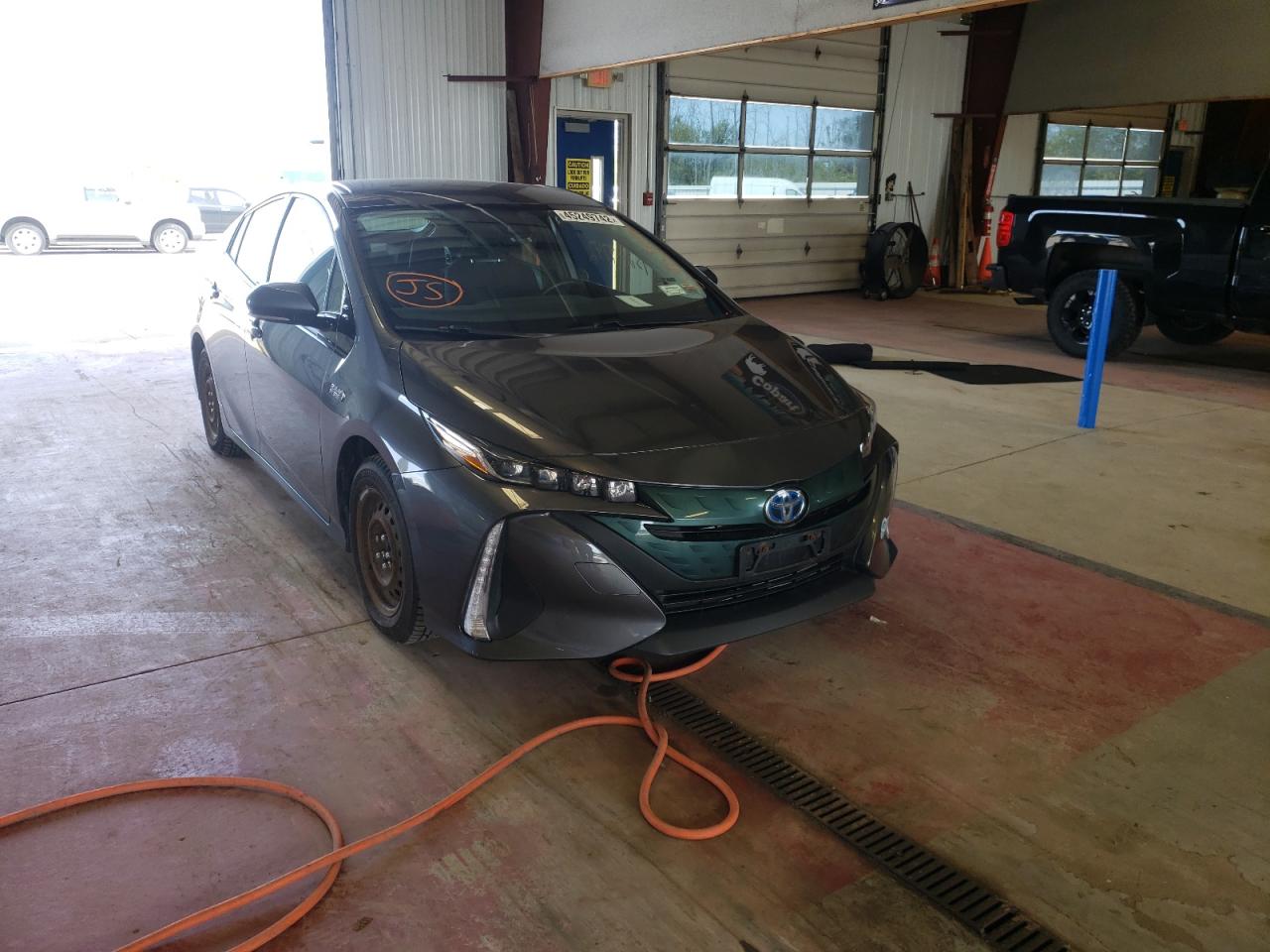 TOYOTA PRIUS PRIM 2017 with VIN JTDKARFP5H3038221 - Photo from auction