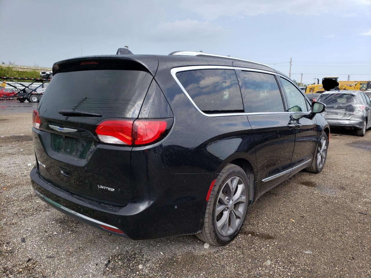 Photo 4 from auction – 2018 CHRYSLER PACIFICA L with VIN 2C4RC1GG3JR168195