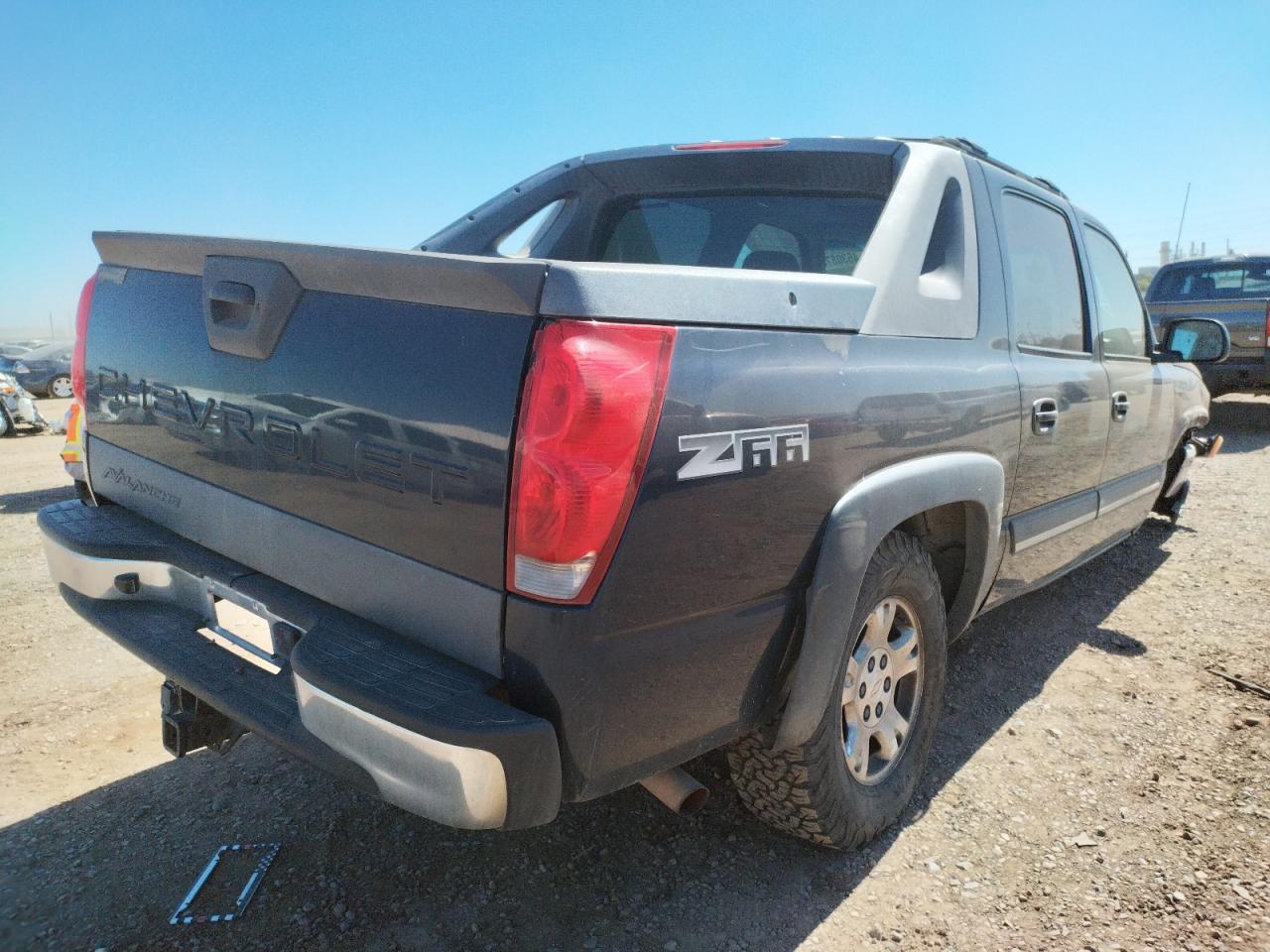 Photo 4 from auction – 2004 CHEVROLET AVALANCHE with VIN 3GNEC12T04G277329