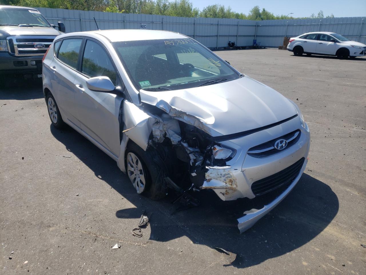 HYUNDAI ACCENT SE 2017 with VIN KMHCT5AE4HU311748 - Photo from auction