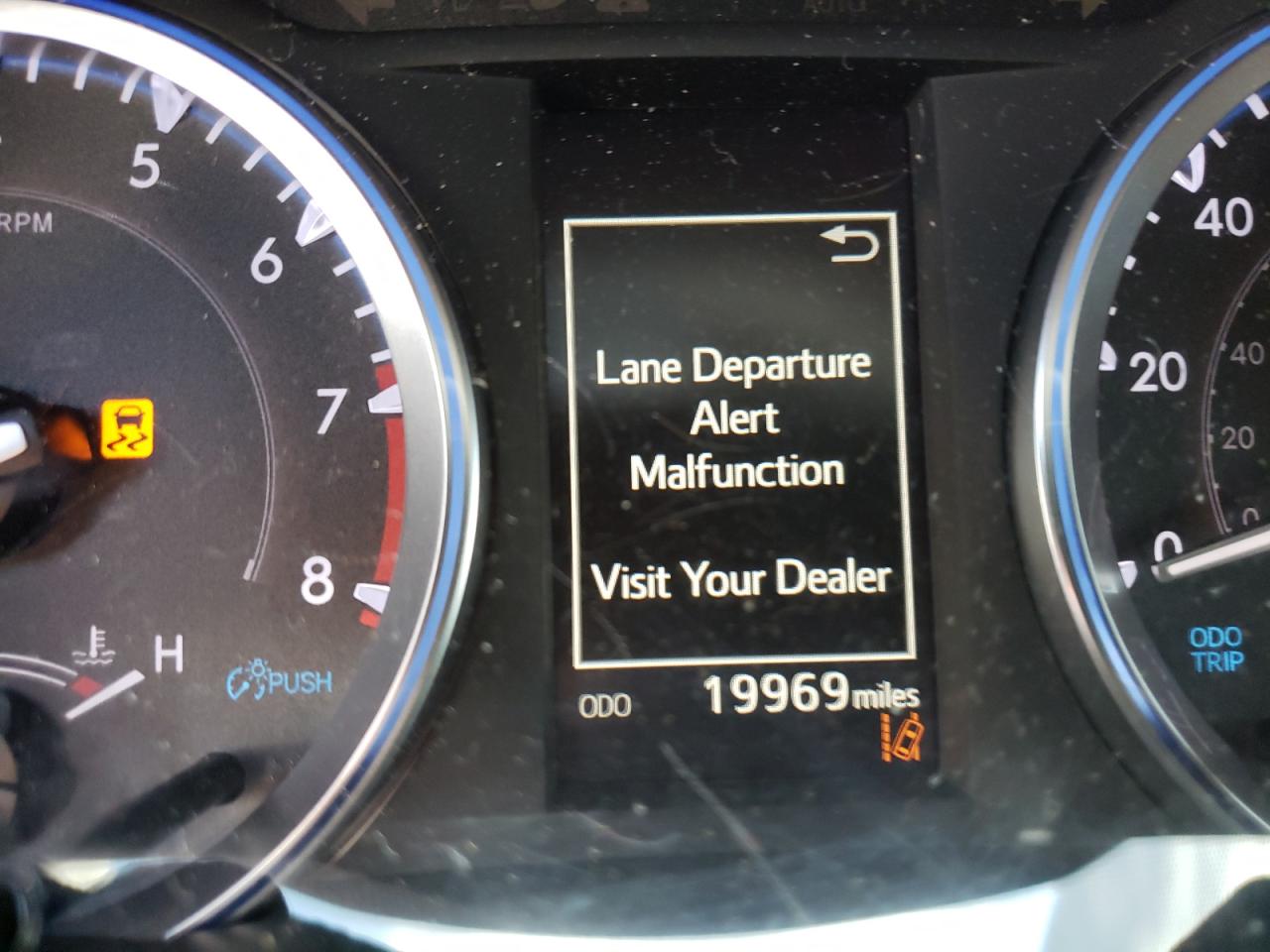 Photo 8 from auction – 2019 TOYOTA HIGHLANDER with VIN 5TDJZRFH2KS592156
