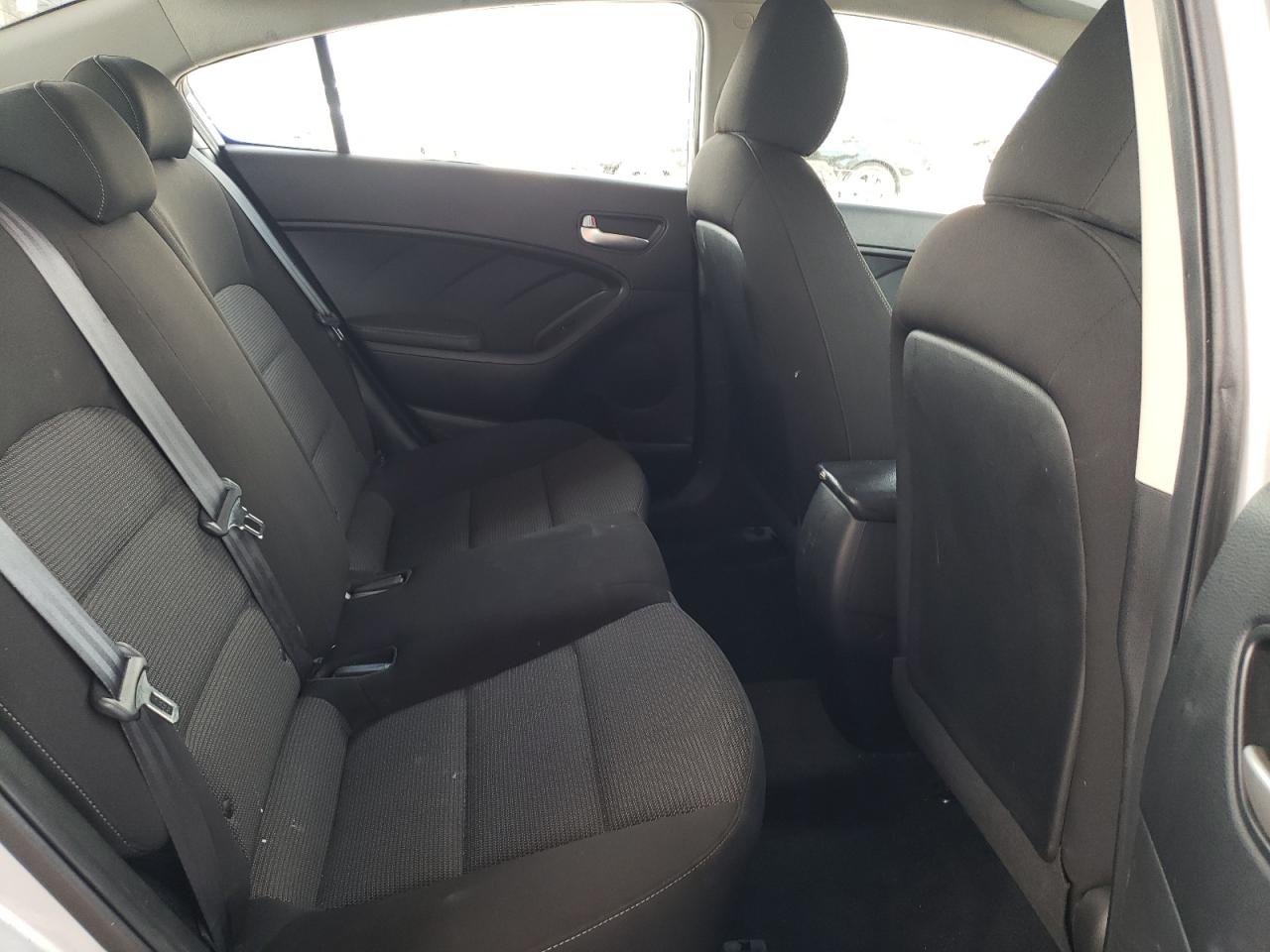 Photo 6 from auction – 2017 KIA FORTE LX with VIN 3KPFK4A74HE036798