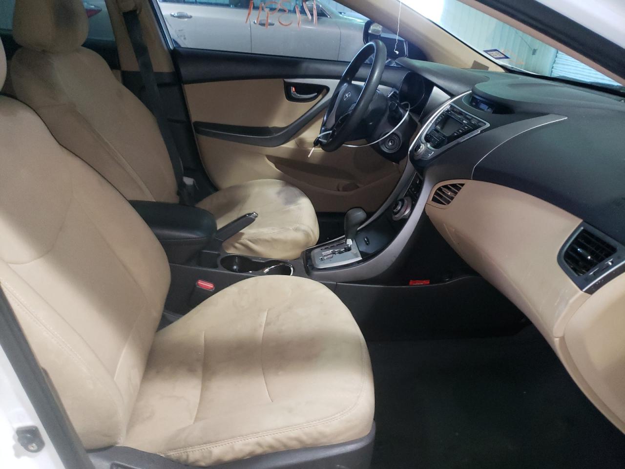 Photo 5 from auction – 2011 HYUNDAI ELANTRA GL with VIN 5NPDH4AE2BH032997