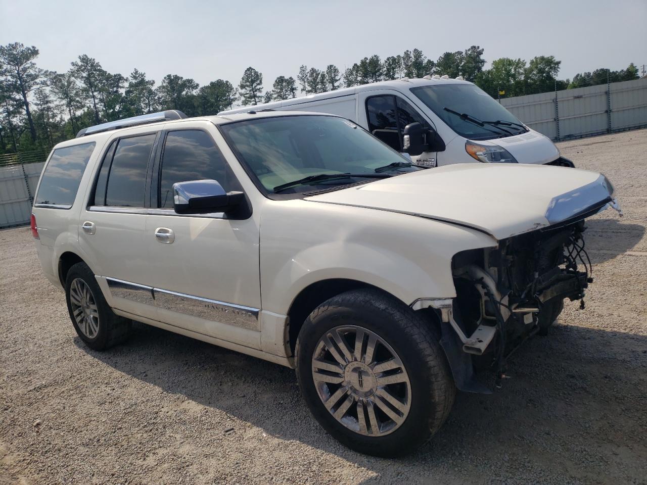 LINCOLN NAVIGATOR 2007 with VIN 5LMFU275X7LJ09076 - Photo from auction