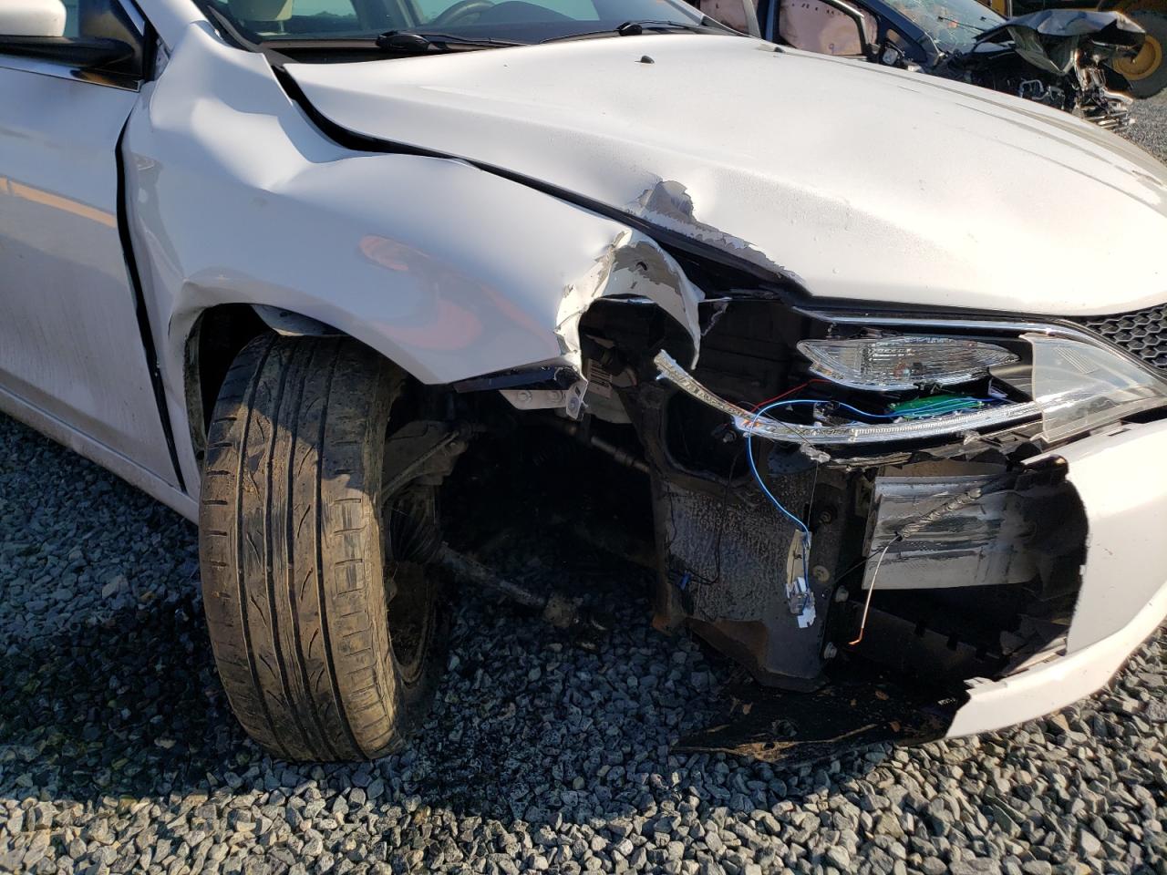 Photo 9 from auction – 2016 CHRYSLER 200 LIMITE with VIN 1C3CCCAB5GN137457