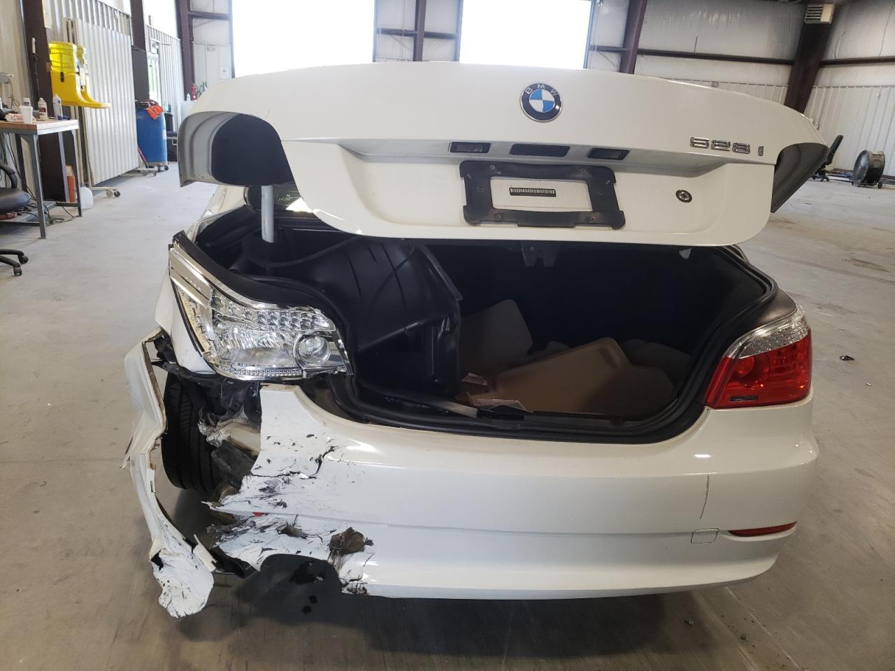 Photo 9 from auction – 2010 BMW 528 I with VIN WBANU5C59AC129575