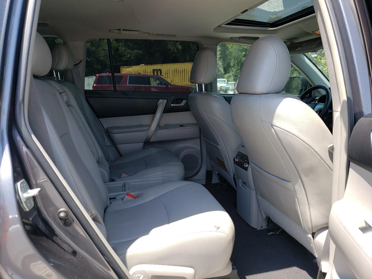 Photo 6 from auction – 2012 TOYOTA HIGHLANDER with VIN 5TDZK3EH6CS067446