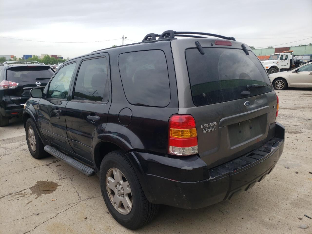 Photo 3 from auction – 2007 FORD ESCAPE XLT with VIN 1FMYU93147KB26503