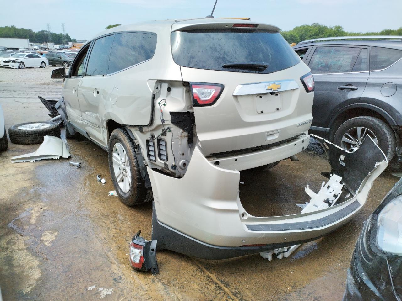 Photo 3 from auction – 2014 CHEVROLET TRAVERSE L with VIN 1GNKRHKDXEJ244342