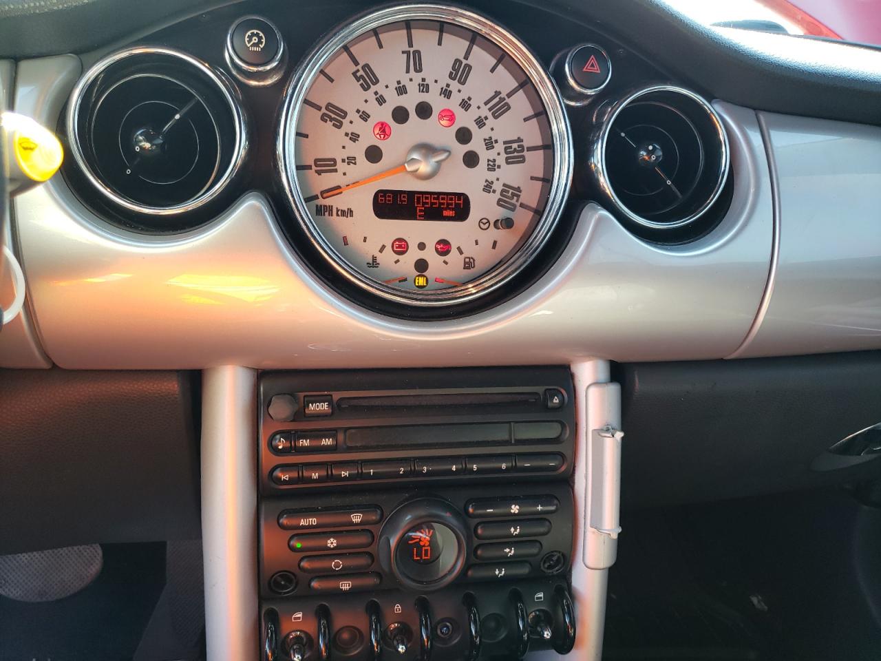 Photo 9 from auction – 2006 MINI COOPER with VIN WMWRF33546TG15317