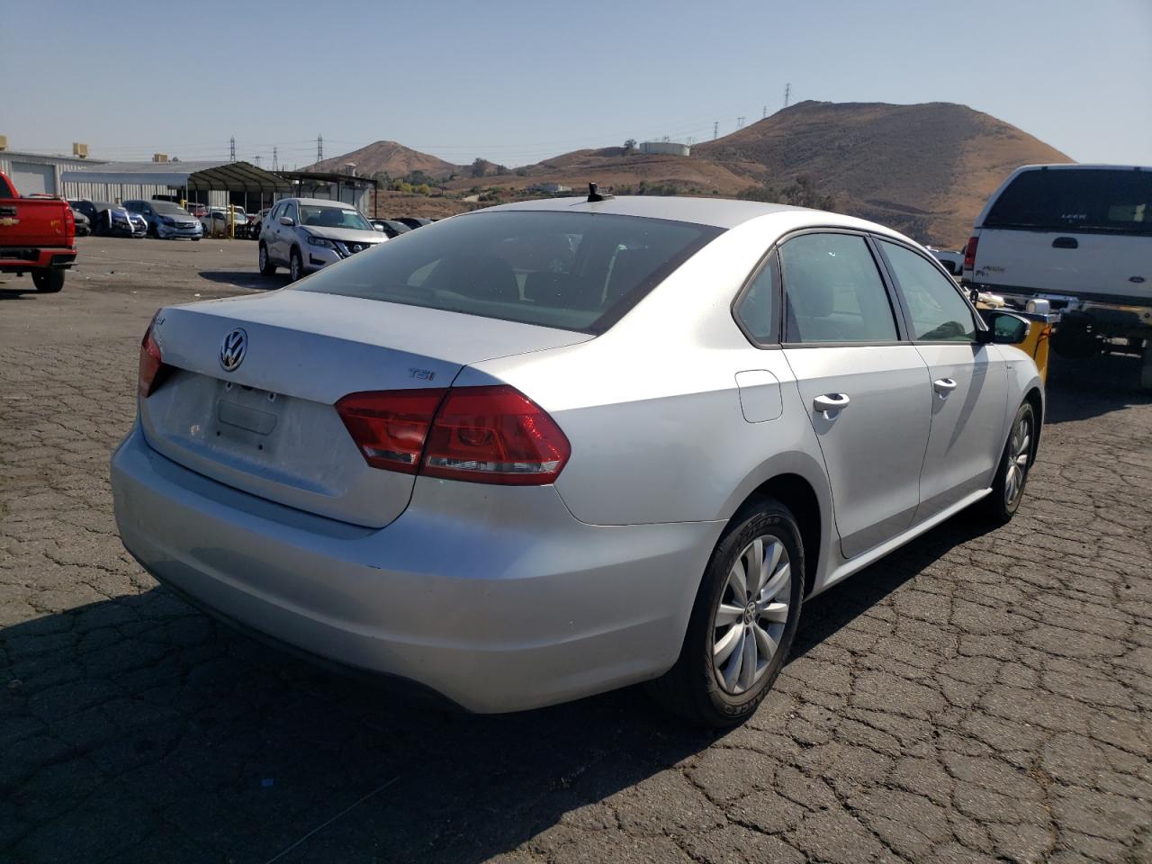 Photo 4 from auction – 2015 VOLKSWAGEN PASSAT S with VIN 1VWAT7A39FC002282