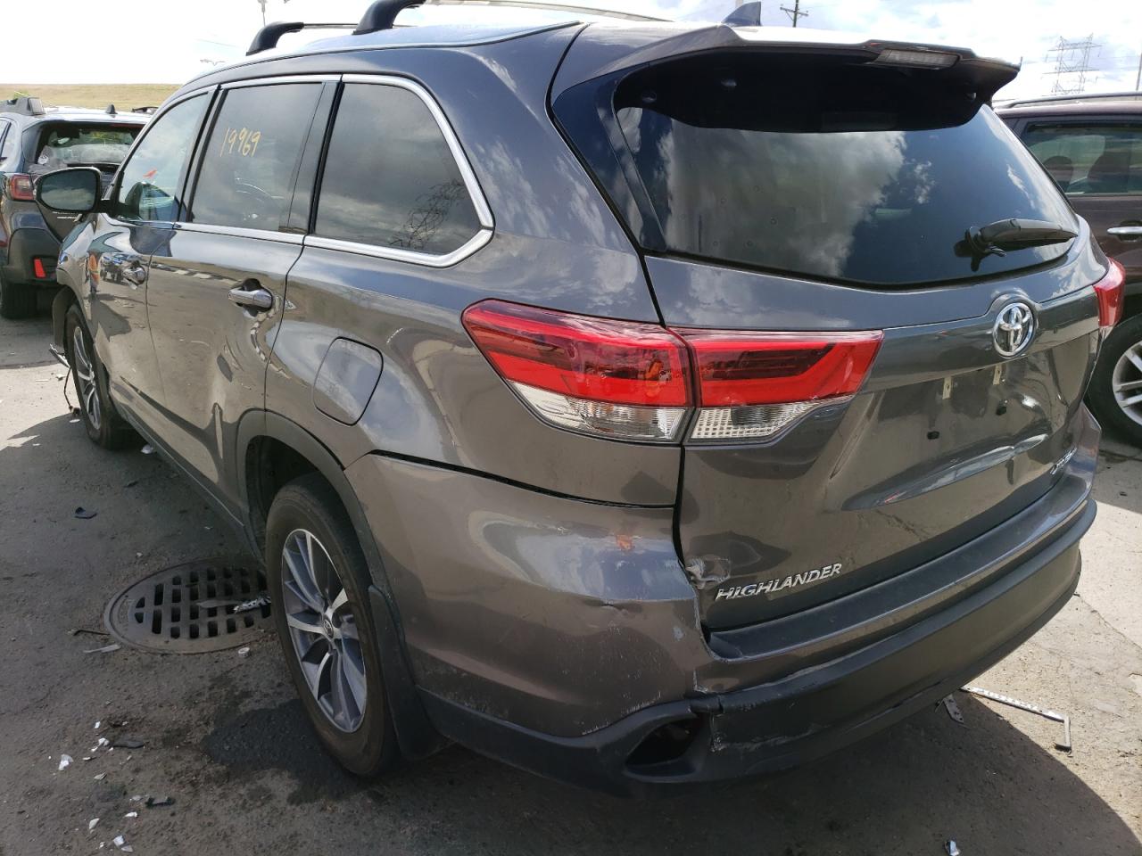 Photo 3 from auction – 2019 TOYOTA HIGHLANDER with VIN 5TDJZRFH2KS592156