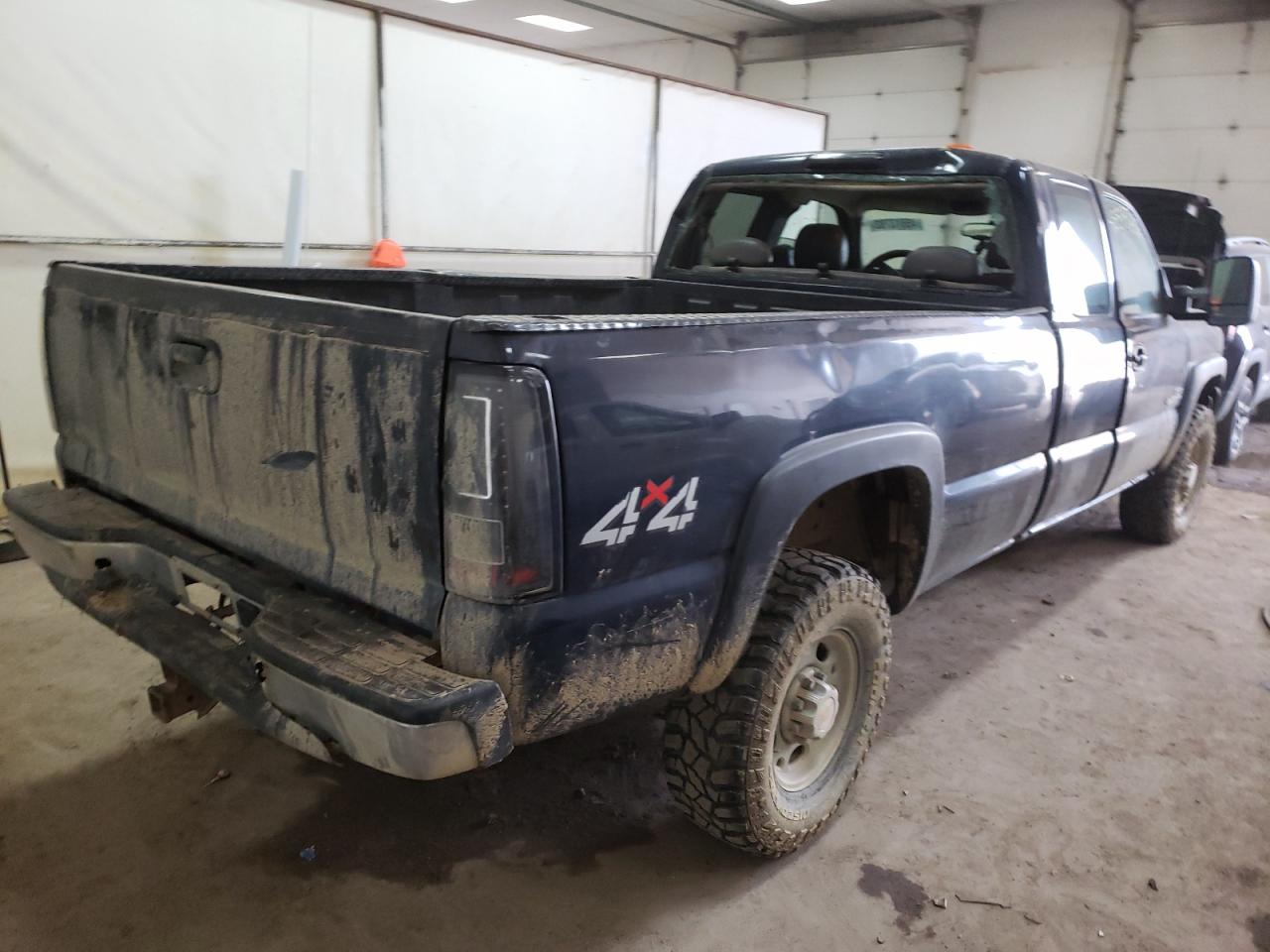Photo 4 from auction – 2005 CHEVROLET SILVERADO with VIN 1GBHK29255E164128