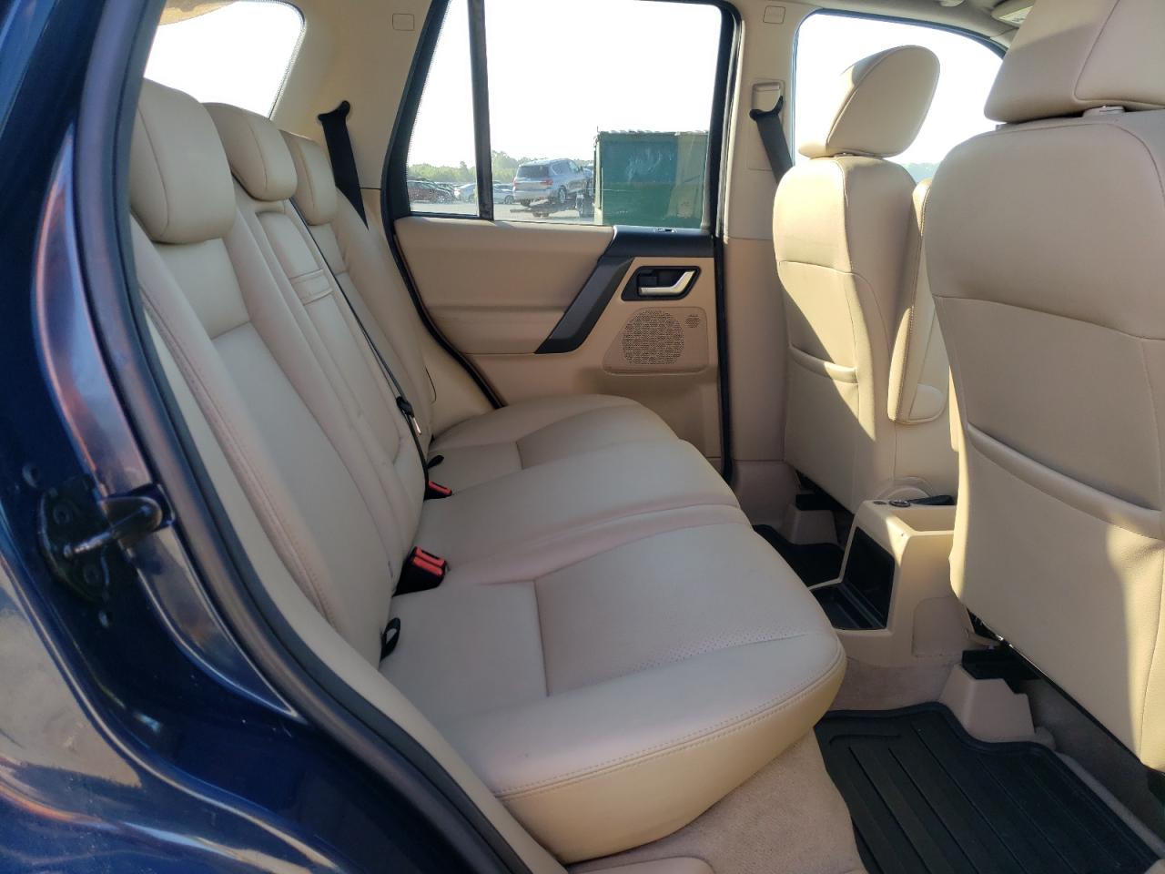 Photo 6 from auction – 2008 LAND ROVER LR2 SE with VIN SALFP24N18H014437