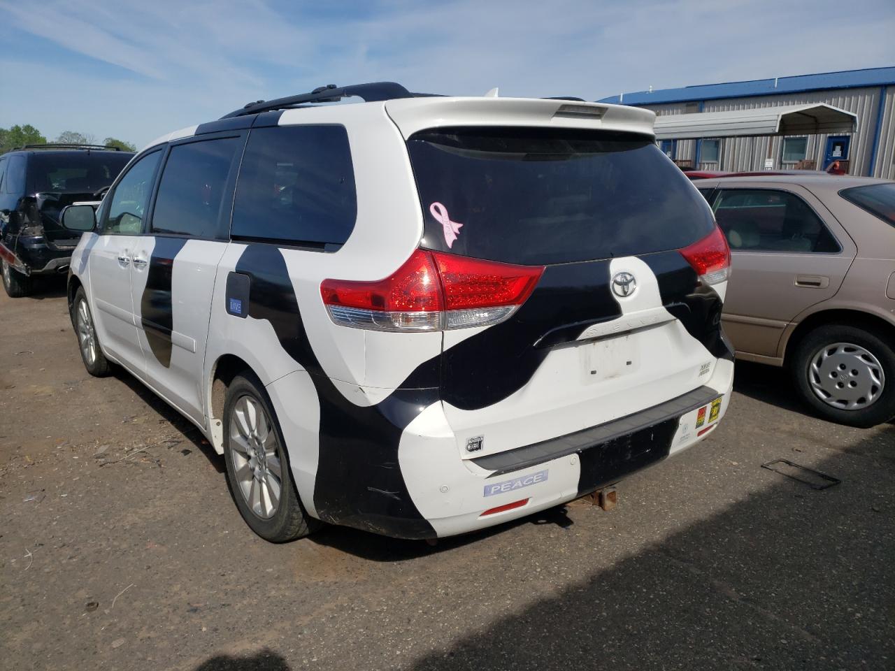 Photo 3 from auction – 2011 TOYOTA SIENNA XLE with VIN 5TDDK3DC9BS027859