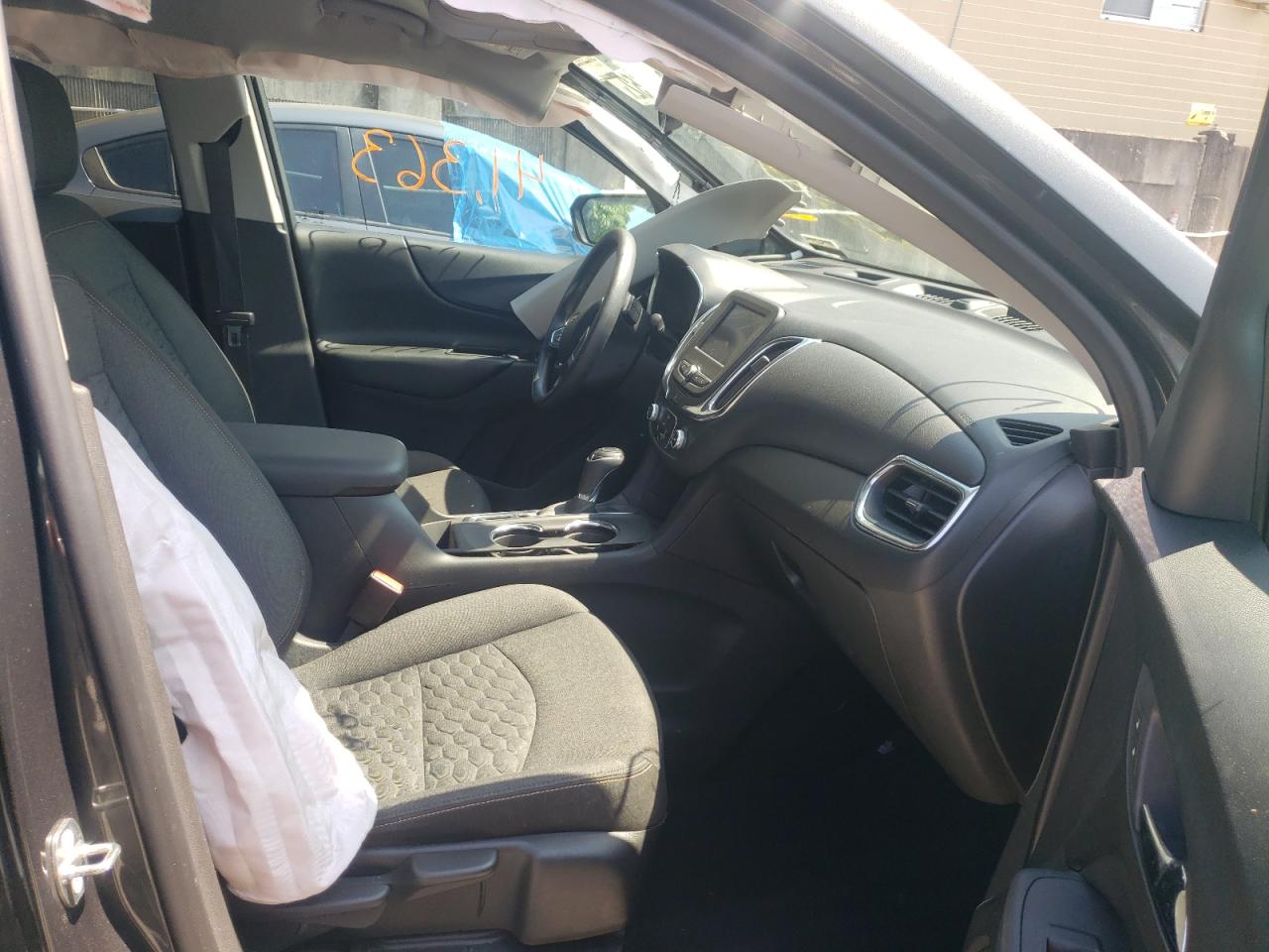 Photo 5 from auction – 2020 CHEVROLET EQUINOX LT with VIN 3GNAXKEV6LS584943