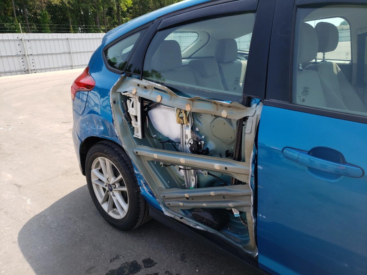 Photo 9 from auction – 2017 FORD FOCUS SE with VIN 1FADP3K22HL209026