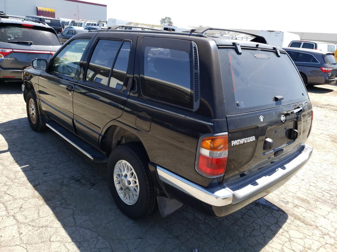 Photo 3 from auction – 1996 NISSAN PATHFINDER with VIN JN8AR05YXTW016771
