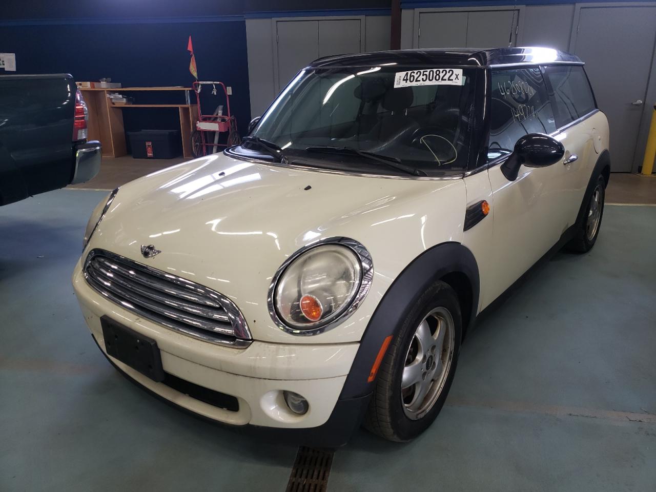 Photo 2 from auction – 2009 MINI COOPER CLU with VIN WMWML33549TN69296