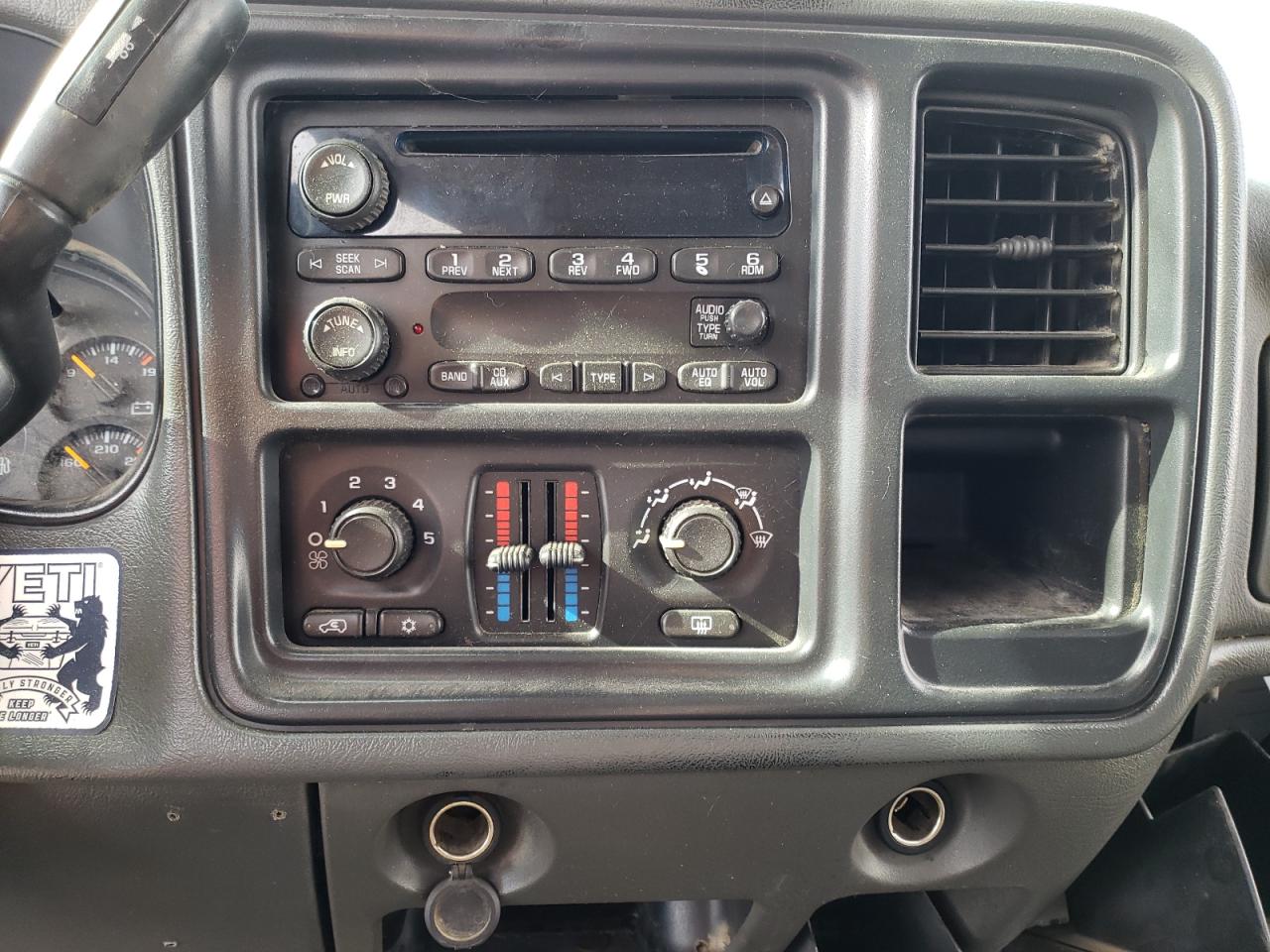 Photo 9 from auction – 2006 CHEVROLET SILVERADO with VIN 2GCEK19V061119295