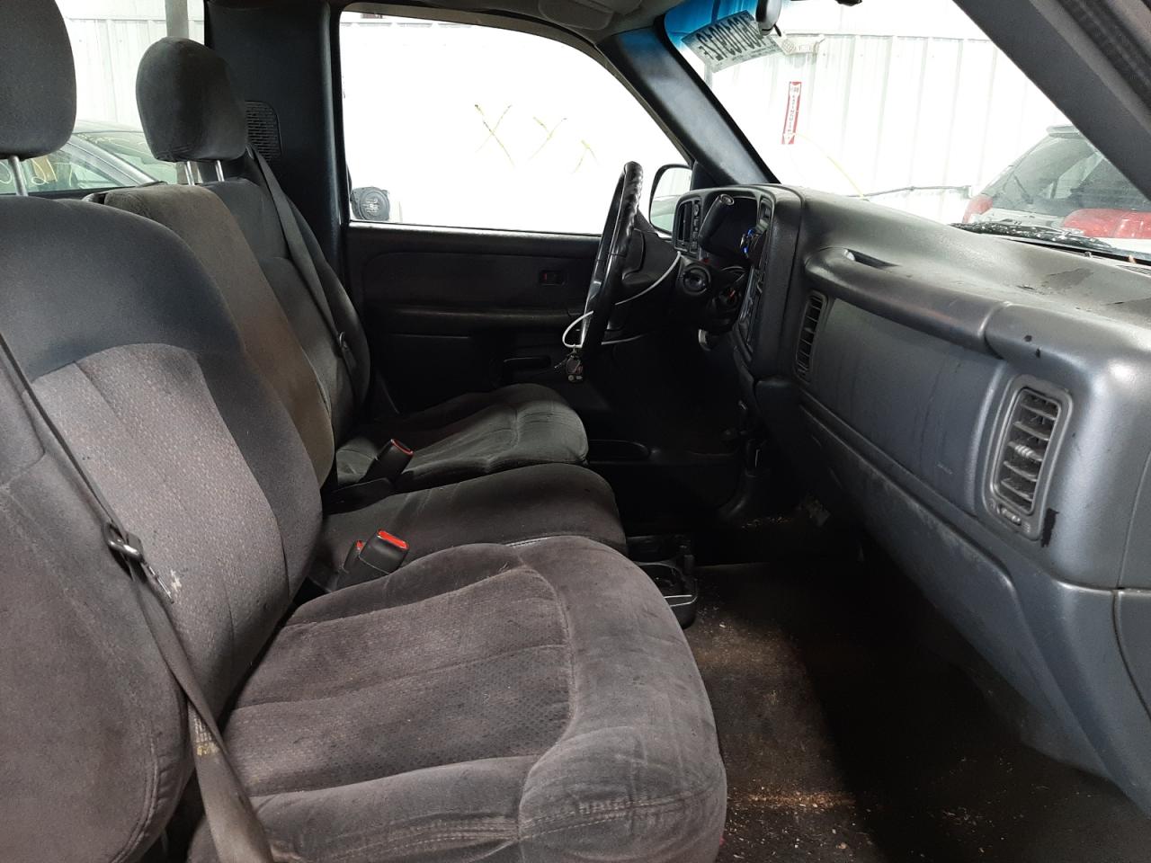 Photo 19 from auction – 2000 CHEVROLET SILVERADO with VIN 1GCEK14TXYE421619